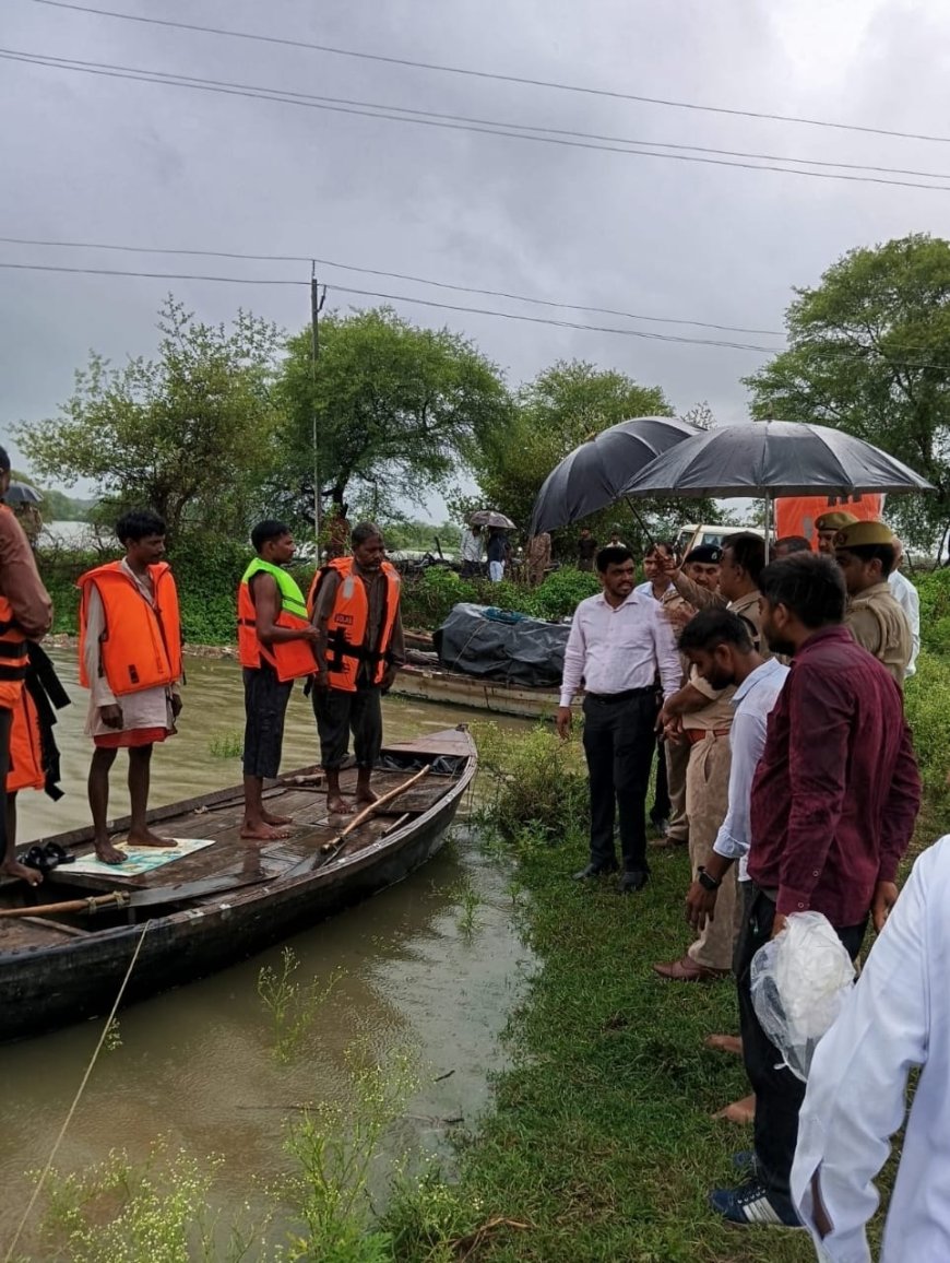 यमुना के जलस्तर में वृद्धि से बाढ़ की स्थिति, प्रशासन सतर्क, बाढ़ चौकियां सक्रिय, नावें तैनात