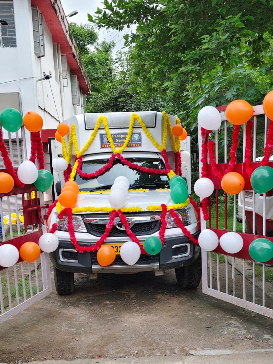 क्षेत्रीय पासपोर्ट कार्यालय, तखनऊ द्वारा उप डाकघर चित्रकूट में मोबाइल पासपोर्ट वैन सेवा का शुभारंभ एडीएम