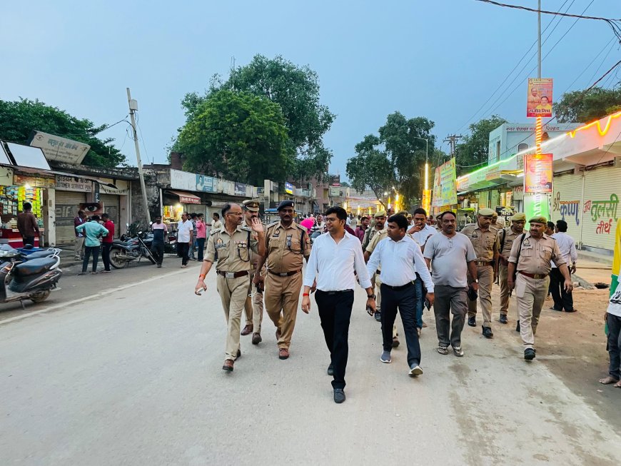 जिलाधिकारी व पुलिस अधीक्षक ने आज राजापुर पहुंचकर तुलसीदास जी के 528 वीं जयंती समारोह की तैयारियों को लेकर व्यवस्था का जायजा लिया