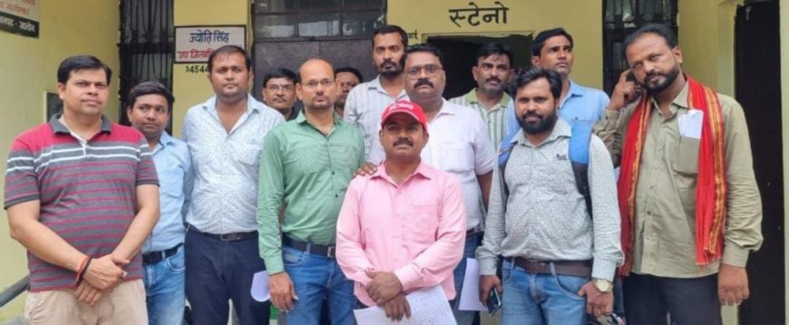 बीएलओ ड्यूटी से मुक्त करने की मांग लेकर पहुंचे शिक्षकों का एसडीएम ने नहीं लिया ज्ञापन, तो स्टेनो के पास छोड़ आए शिक्षक