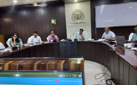 जिलाधिकारी की अध्यक्षता में आइजीआरएस से संबंधित विभागाध्यक्ष व ऑपरेटर एल 1 ऑपरेटर एल 2 के साथ बैठक कलेक्ट्रेट की सभागार में संपन्न हुई।