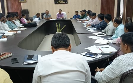 ब्लाक सभागार सिरौलीगौसपुर में बी डी ओ संजीव कुमार गुप्ता की अध्यक्षता में स्वास्थ्य व विकास विभाग की बैठक हुई