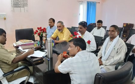 प्रभारी निरीक्षक कोतवाली बदोसरांय अजीत कुमार विद्यार्थी ने ग्राम प्रधानों के साथ बैठक कर गांवों में शांति व्यवस्था बनाए रखने की अपील किया।