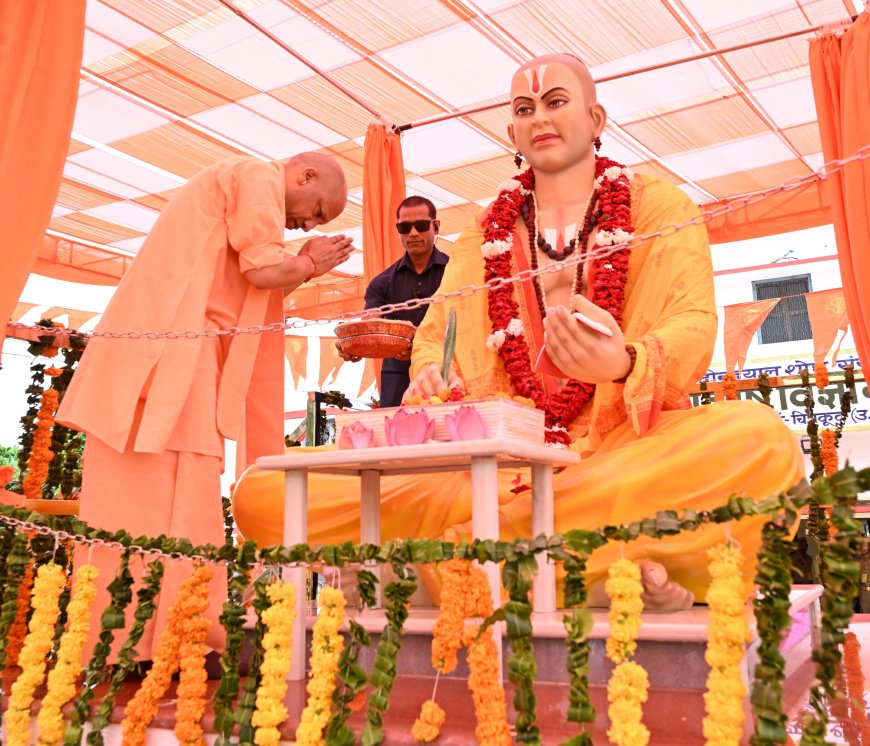 गोस्वामी तुलसीदास की जन्मस्थली राजापुर पहुंचे मुख्यमंत्री योगी आदित्यनाथ जी गोस्वामी तुलसीदास जी की 528  जन्म जयंती के शुभ अवसर पर विधि विधान से पूजा अर्चना की