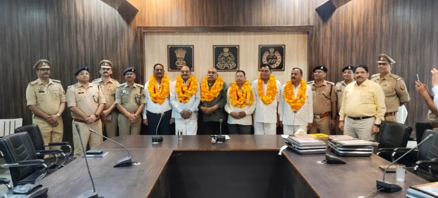 अधिवर्षता पूर्ण कर पुलिस विभाग से सेवानिवृत हो रहे पुलिस उपाधीक्षक सहित,01 निरीक्षक गोपनीय, 02 उपनिरीक्षक सशस्त्र/नागरिक पुलिस, 02 मुख्य आरक्षी चालक को दी गयी भावभीनी विदायी