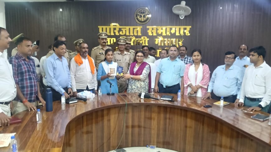 बाल वैज्ञानिक पूजा पाल को तहसील के पारिजात सभागार सिरौलीगौसपुर में सम्मानित किया गया