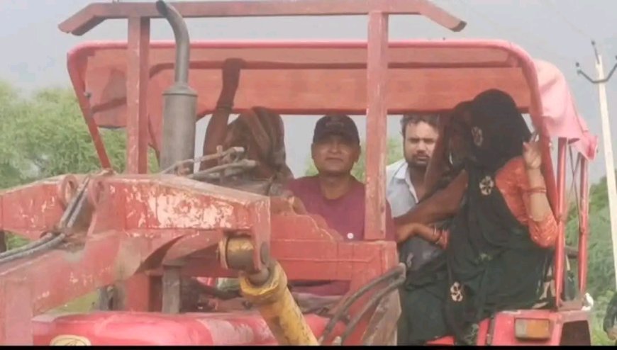 बाढ़ से टूटा संपर्क, ट्रैक्टर पर गर्भवती को ले जाना पड़ा अस्पताल