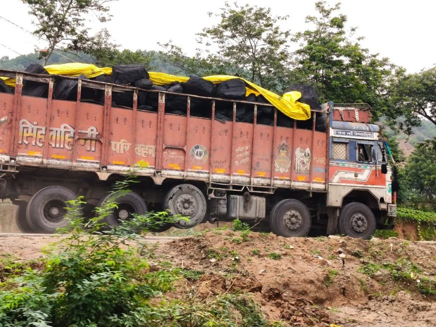 काल बनते कोयला लदे ट्रक सड़कों पर मौत बन घूम रहे हैं ये रफ्तार के राक्षस, दुर्घटना को दे रहे है बड़ा निमंत्रण