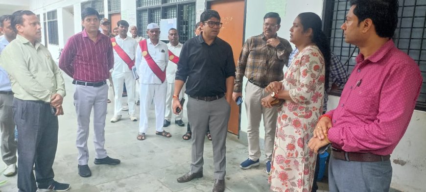 जिलाधिकारी द्वारा राहत केंद्रों का किया गया निरीक्षण एवं राहत सामग्री का वितरण।