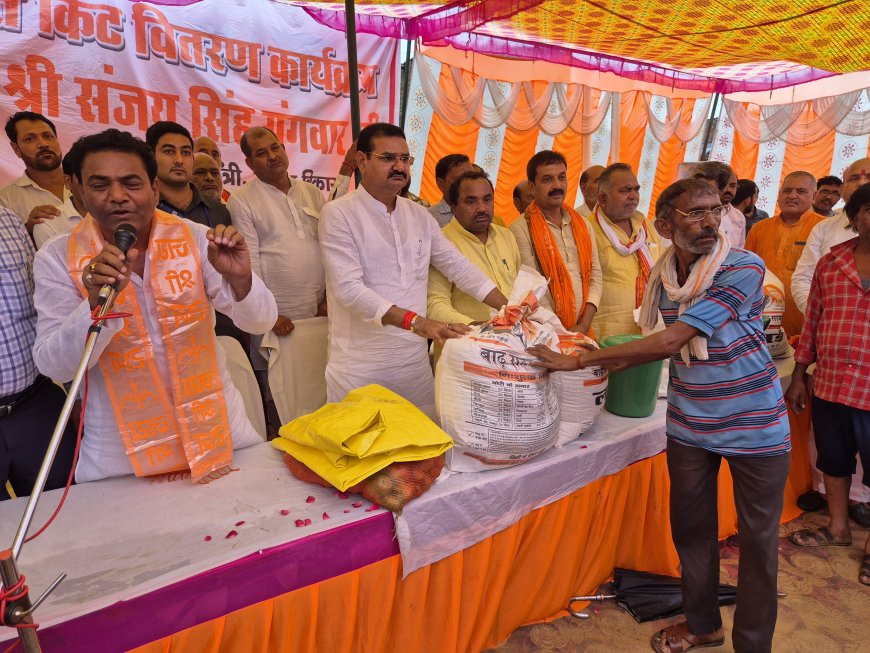 प्रभारी मंत्री ने निनावली में ग्रामीणों को वितरित की राहत सामग्री, कहा प्रदेश सरकार हर आपदा में जनता के साथ