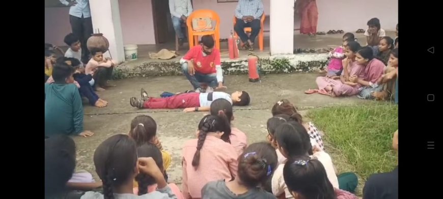 अग्निशमन विभाग ने नौरंगा और इटैलिया राजा के विद्यालय में स्कूली छात्रों को बताये आग से बचाव के तरीके