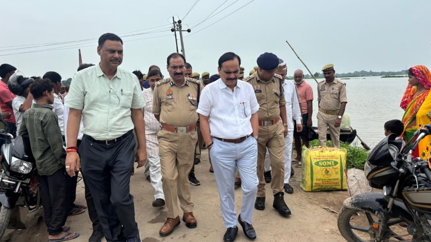 मण्डलायुक्त, पुलिस महानिरीक्षक, जिलाधिकारी व पुलिस अधीक्षक ने चुनार तहसील में बाढ़ग्रस्त क्षेत्रो का किया निरीक्षण