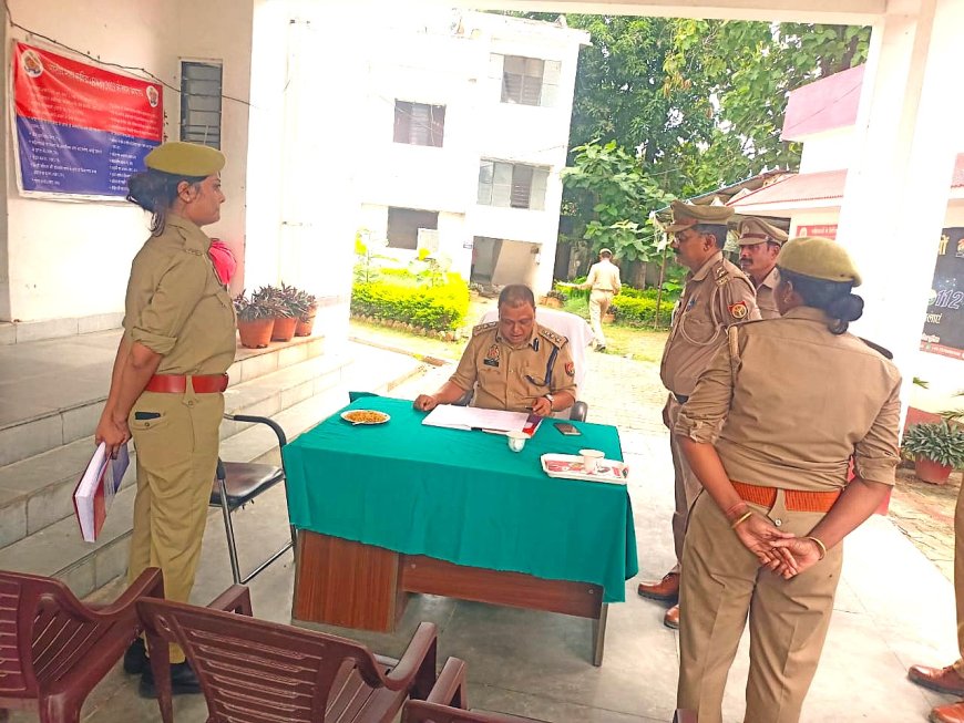 वरिष्ठ पुलिस अधीक्षक जनपद मीरजापुर द्वारा थाना जमालपुर का किया गया आकस्मिक निरीक्षण