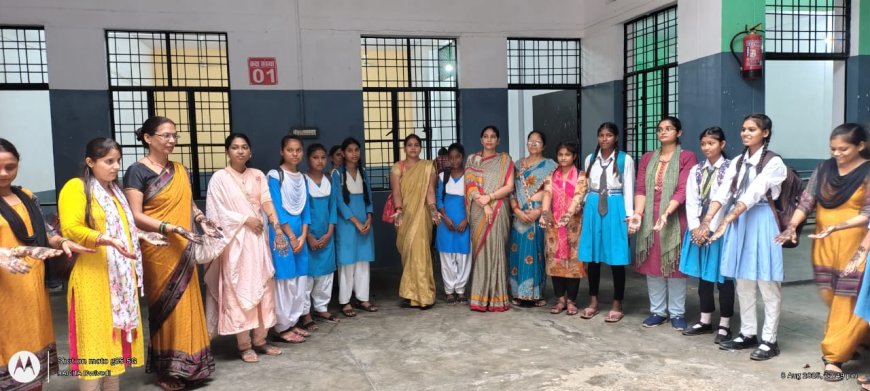 गायत्री बालिका इंटर कॉलेज में मेहंदी प्रतियोगिता का आयोजन, छात्राओं ने दिखाई रचनात्मक प्रतिभा