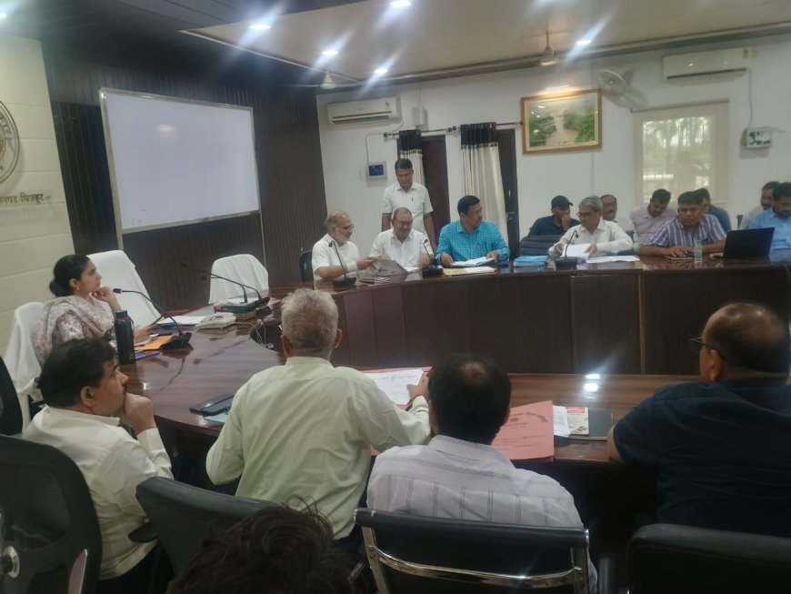 मुख्य विकास अधिकारी अमृतपाल कौर की अध्यक्षता में 50 लाख से अधिक लागत के निर्माण कार्यों की समीक्षा बैठक कलेक्ट्रेट सभागार में संपन्न हुई।