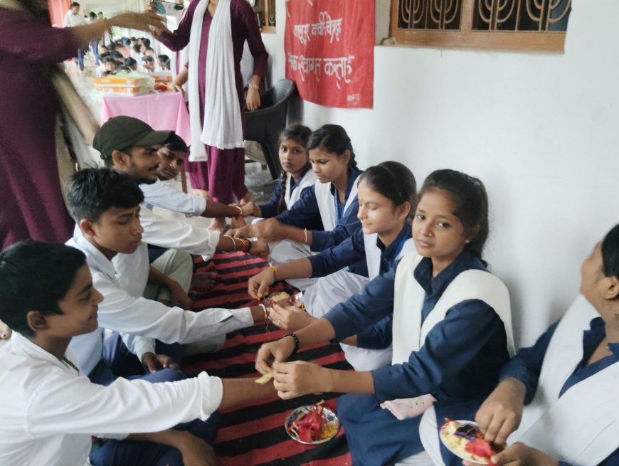 स्कूल कॉलेजों में रक्षाबंधन की पूर्व संध्या पर मनाया गया रक्षाबंधन कार्यक्रम