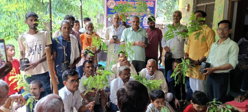 शीतलपुर तरौंहा में प्रगतिशील युवा आधुनिक समिति ने बुजुर्गों का किया सम्मान, रोपित किए आंवले के पौधे