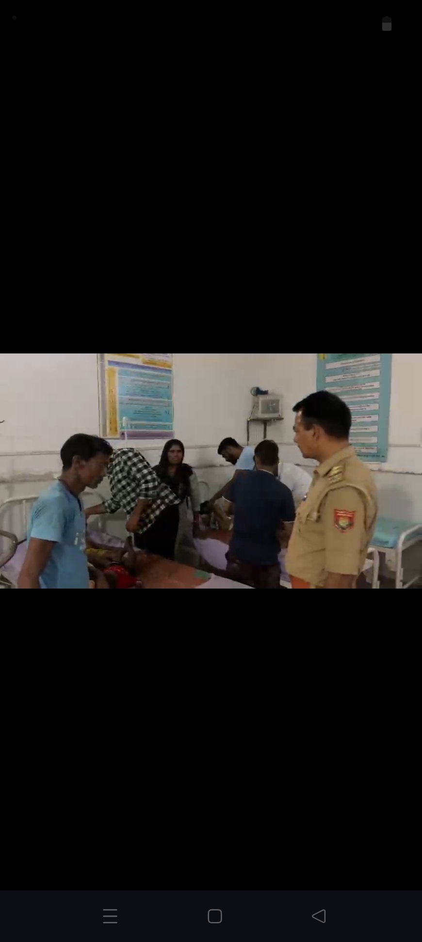 अरुआ में टीनशेड और दीवार गिरी ,9 लोग दबे