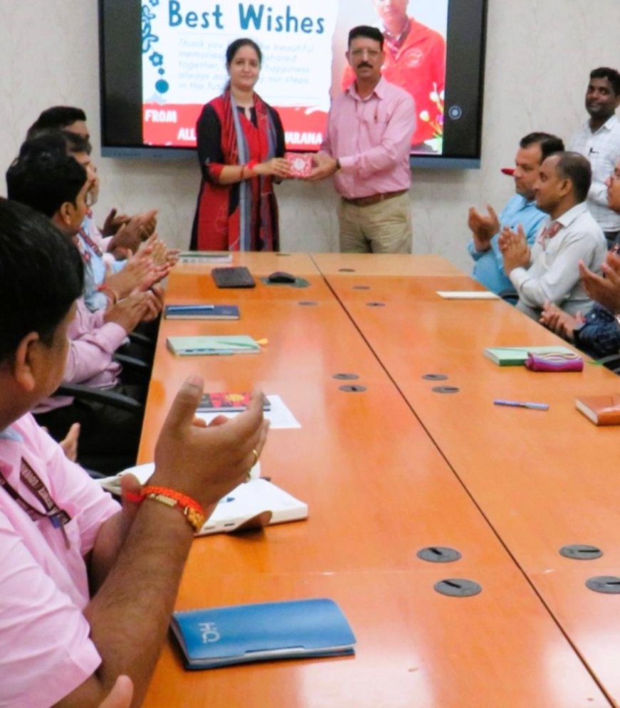 डेढ़ लाख राखी लिफाफे बिक्री कर बनारस परिक्षेत्र ने बनाया पूरे यू पी में बनाया आकाश चूमता नया रिकॉर्ड
