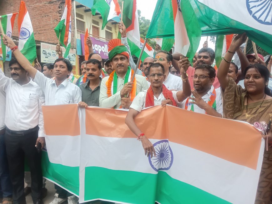 मिर्जापुर में 'हर घर तिरंगा' रैली में उमड़ा जनसैलाब, अध्यक्ष श्याम सुंदर केसरी जी ने किया नेतृत्व