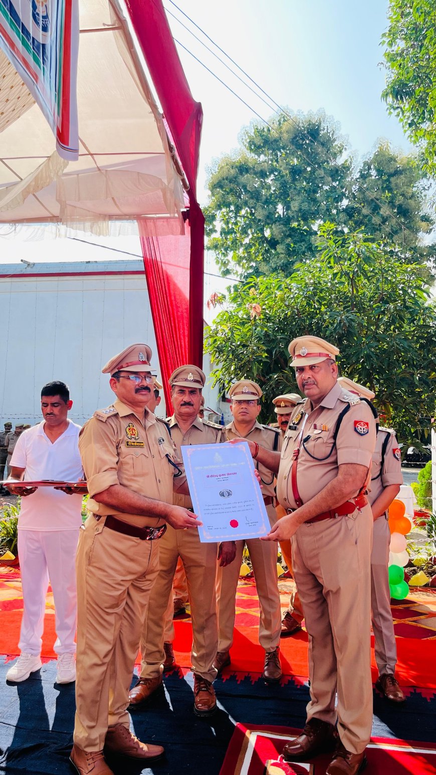 सीओ महसी डी. के. श्रीवास्तव को उत्कृष्ट सेवा के लिए प्रदान किया गया सिल्वर मेडल