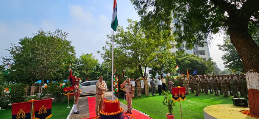 79वें स्वतंत्रता दिवस के अवसर पर पुलिस लाइन में पुलिस अधीक्षक चित्रकूट द्वारा ध्वजारोहण किया गया