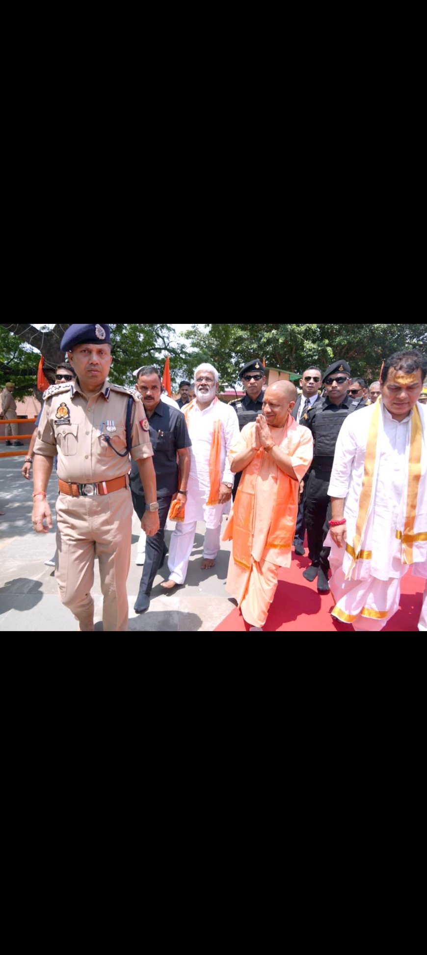 "जन्माष्टमी पर मथुरा में सीएम योगी, इशारों में जताई बांके बिहारी कॉरिडोर की जरूरत"