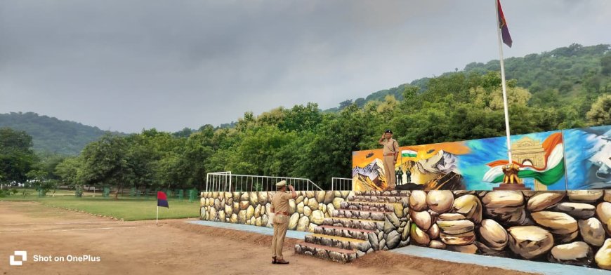 अपर पुलिस अधीक्षक चित्रकूट द्वारा मंगलवार की परेड की सलामी लेकर परेड का निरीक्षण किया गया