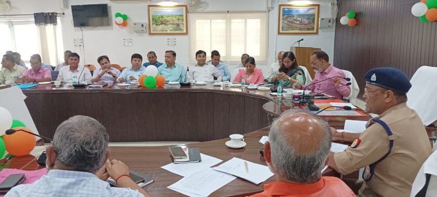 अपर जिलाधिकारी वित्त एवं राजस्व की अध्यक्षता में एवं अपर पुलिस अधीक्षक  की उपस्थिति में भदई अमावस्या मेला के संबंध में बैठक कलेक्ट्रेट सभागार में संपन्न हुई।
