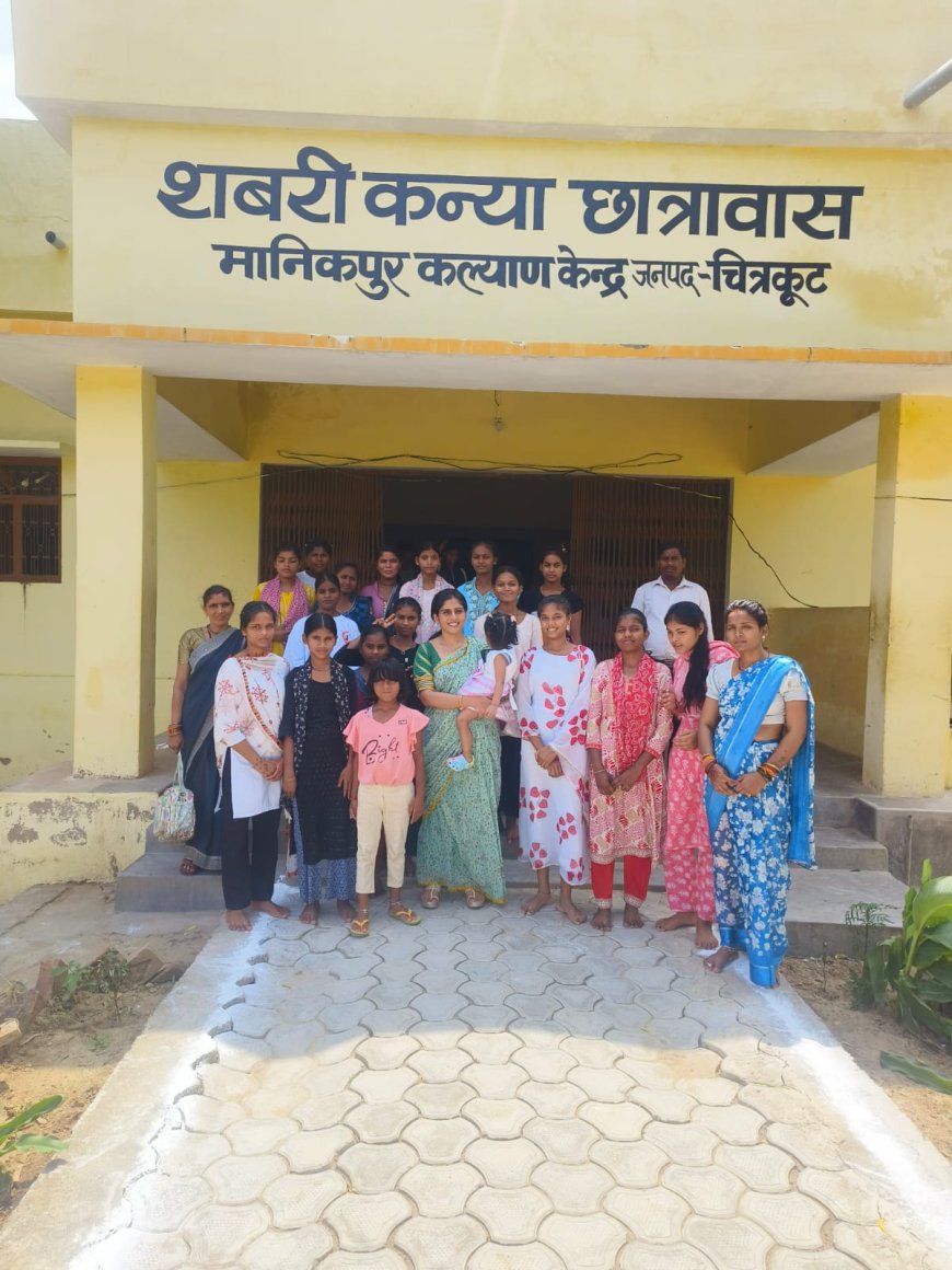 आकांक्षा समिति की अध्यक्षा /चिकित्सा अधिकारी डॉ  तनुषा टी आर की अध्यक्षता में बनवासी बच्चों को स्कूल ड्रेस वितरण कार्यक्रम मानिकपुर कल्याण केंद्र में किया गया।