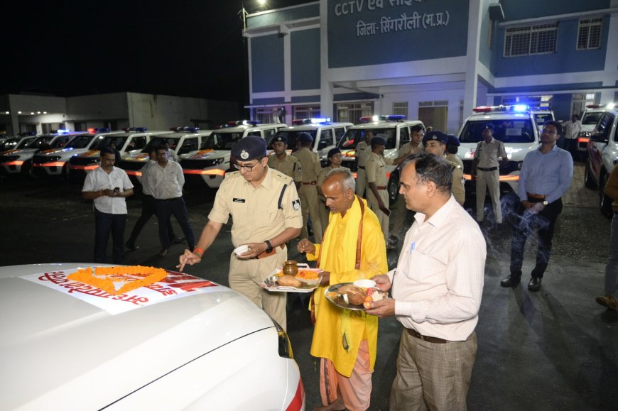पुलिस अधीक्षक सिंगरौली श्री मनीष खत्री व अतिरिक्त पुलिस अधीक्षक श्री अभिषेक रंजन ने विधिपूर्वक पूजा-अर्चना कर गाड़ियों को हरी झंडी दिखाकर किया रवाना।