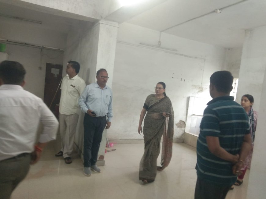 नगर निगम आयुक्त ने किया निगम कार्यालय का निरीक्षण निगम कार्यालय में आने वाले नागरिको की सुविधा को दृष्टिगत रखते हेल्प डेस्क बनाने का दिए निर्देश