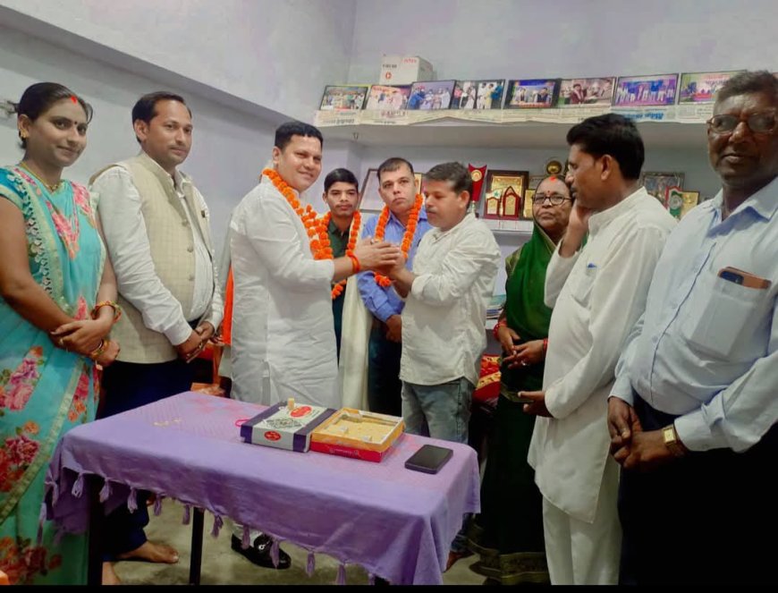 सिंगरौली के लाल का एमबीबीएस में चयन होने पर निगम अध्यक्ष ने किया सम्मानित नीट परीक्षा में सफल होकर दीपक ने जिले का नाम किया रोशन