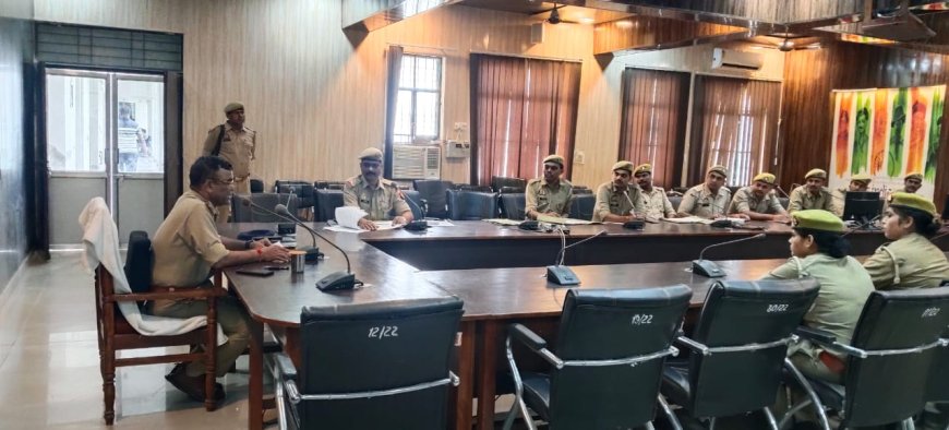 अपर पुलिस अधीक्षक द्वारा जनसुनवाई/आईजीआरएस का कार्य देख रहे समस्त थानों के पुलिस कर्मियों का जनसमस्याओं के त्वरित एवं गुणवत्तापूर्वक निस्तारण के सम्बन्ध में की गयी समीक्षा