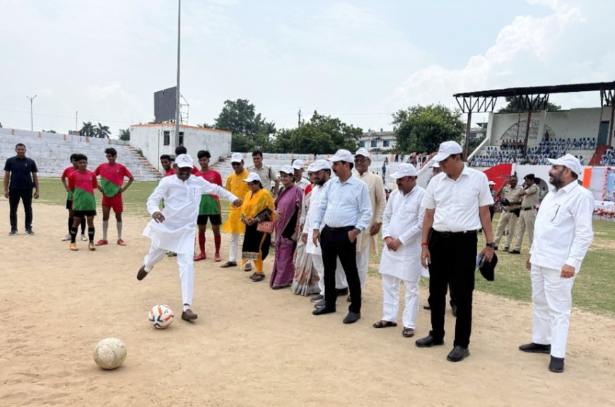 विधायक कलेक्टर एसपी ने राष्ट्रीय खेल दिवस के अवसर पर तीन दिवसीय खेल समारोह का किया शुभारंभ हर खेल एक नई सीख देता है विधायक श्री शाह हम सभी किसी न किसी खेल को अपने जीवन का हिस्सा बनाएं कलेक्टर श्री शुक्ला