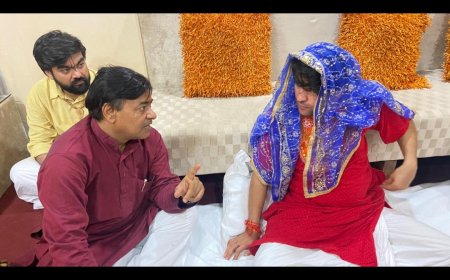 बागेश्वर सरकार से मिले श्रीकृष्ण जन्मभूमि केस के हिंदू पक्षकार महेंद्र प्रताप