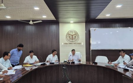 जिलाधिकारी की अध्यक्षता में  कलेक्ट्रेट सभागार में जनपद चित्रकूट के चकबन्दी प्रक्रियाधीन ग्रामों की समीक्षा की गई।