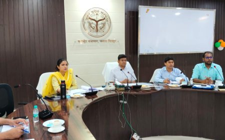 जल जीवन मिशन के अंतर्गत कराए जा रहे कार्यों की प्रगति की समीक्षा  बैठक का आयोजन जिलाधिकारी  की अध्यक्षता में कलेक्ट्रेट सभागार में संपन्न हुई।