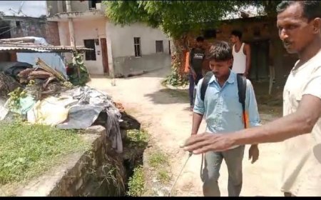 ग्राम पंचायत अधिकारी मनोज कुमार मिश्रा व ग्राम प्रधान जसवंत यादव ने केंवलापुर ग्राम पंचायत में एन्टी लार्वा का छिड़काव व ब्लीचिंग डलवाई