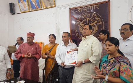 शिक्षक दिवस पर विधायकगण व जिलाधिकारी द्वारा कलेक्ट्रेट में आयोजित कार्यक्रम में शिक्षकों को किया सम्मानित*  *लोक भवन में मुख्यमंत्री के कार्यक्रम को दिखाया गया सजीव प्रसारण*