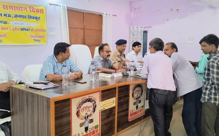 अपर जिलाधिकारी व अपर पुलिस अधीक्षक चित्रकूट की अध्यक्षता में तहसील सभागार मऊ में सम्पूर्ण समाधान दिवस का आयोजन किया गया