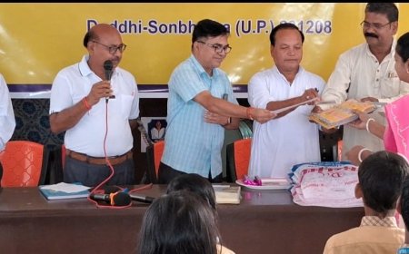 प्रसाद कुंवर पब्लिक स्कूल दुद्धी में अध्यापकों का किया गया सम्मान