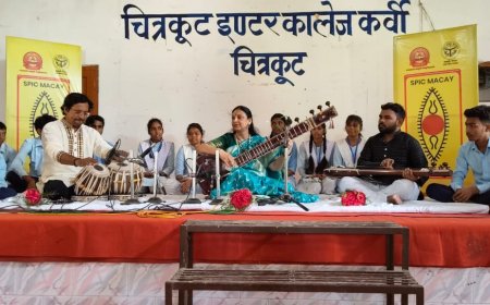 सितार वादन से अभिभूत हुए चित्रकूट इंटर कॉलेज कर्वी के छात्र-छात्राएं एवं शिक्षक