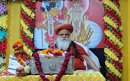 भागवत कथा के तीसरे दिन मथुरा से  पधारे भागवत भूषण विश्व चैतन्य महाराज ने कहा की भागवत भगवान का ही स्वरुप