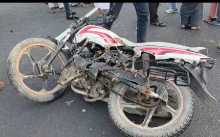 सड़क दुर्घटना में एक व्यक्ति की मौत हो गई और दूसरा घायल हो गया