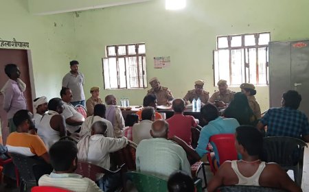 क्षेत्र के भवानीपुर ददरौली में पुलिस चौपाल में सुरक्षा के गुर बताए गए