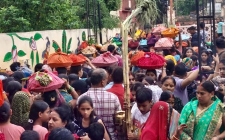 *सिर पर आस्था की गठरी ममत्व भाव से सराबोर मातृशक्तियों का अनूठा संगम*