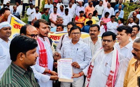 राष्ट्रीय शैक्षिक महासंघ ने मांगों का ज्ञापन डीएम को सौंपा