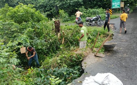 दो दिनों से हो रही वर्षात में रामनगर बदोसरांय कोटवाधाम टिकैत नगर मार्ग में हुये गड्ढे लोक निर्माण विभाग ने मरम्मत कार्य शुरु करवाया