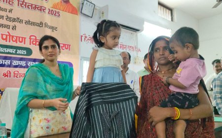 राष्ट्रीय पोषण  रेडक्रास सोसायटी के सौजन्य से आकांक्षा समिति की अध्यक्षा  के द्वारा रामनगर एवं मऊ विकास खण्ड के विभिन्न ग्रामों से आये 85 सैम बच्चों को पोषण किट  का वितरित किया गया।